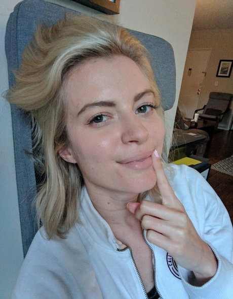 Elyse Willems sex star img