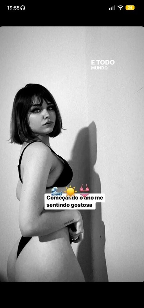 Larissinharp model adult image