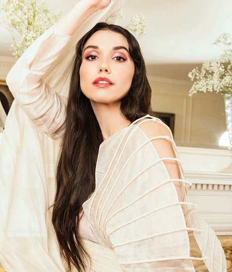 Grace Caroline Currey hot pornstar photos