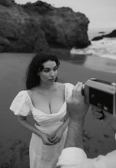 Grace Caroline Currey hot model photo