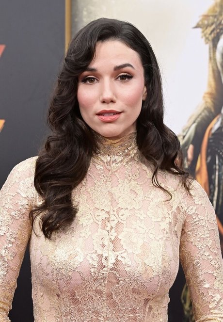 Grace Caroline Currey naked star img