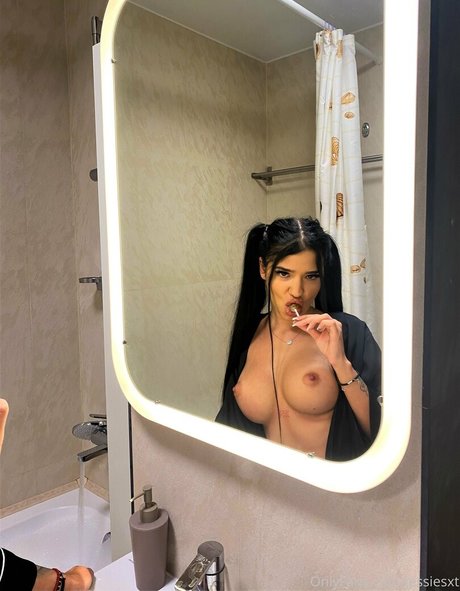 almablack model hd images