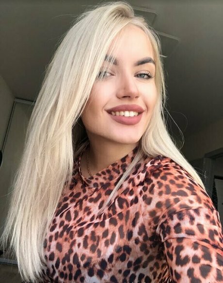 sinful monro vip nude star img