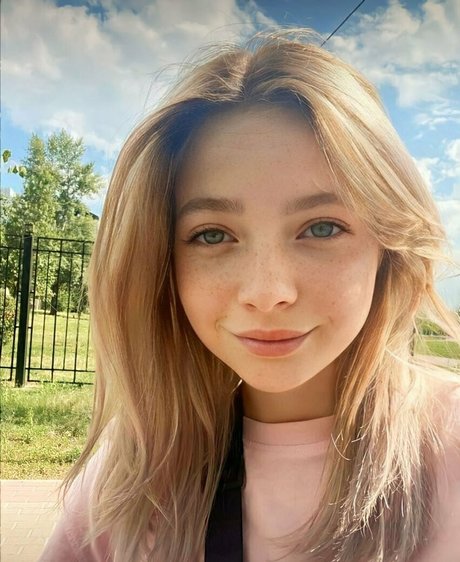 onlykrissty high quality actress gallery