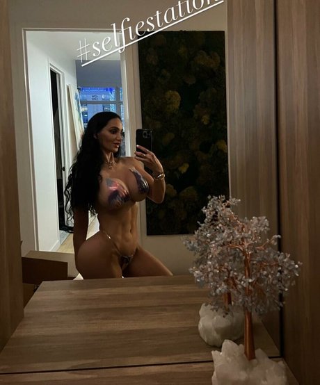 asian top onlyfans nude picture