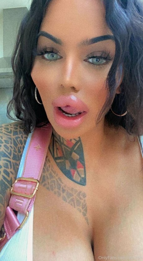 mother onlyfans beautiful picture