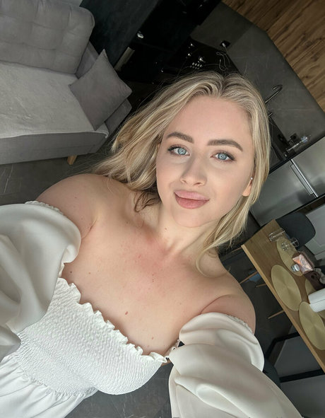 emily lyy pornstar pretty galleries