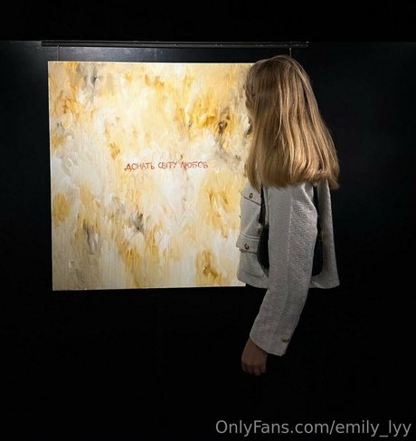 emily lyy nice pornstar pic