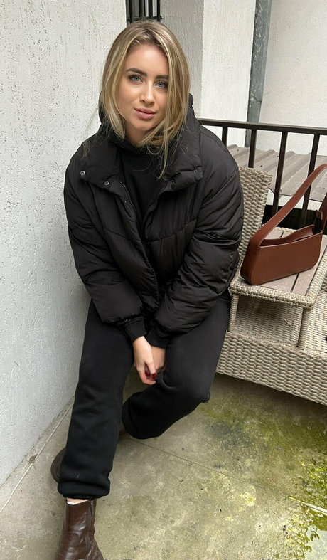 emily lyy beautiful model img