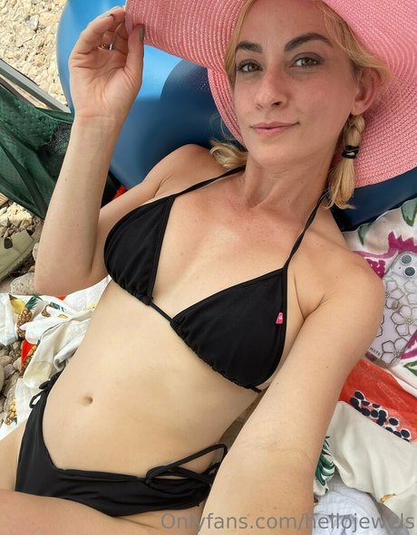 freehellojewels pornstar naked gallery