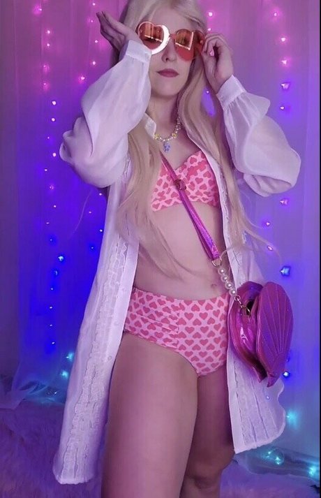 Everyday Harleyquinn nude model gallery