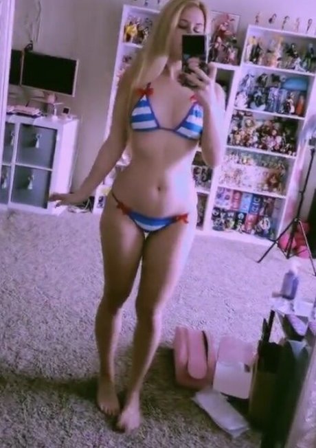 Everyday Harleyquinn pornstar erotic pictures