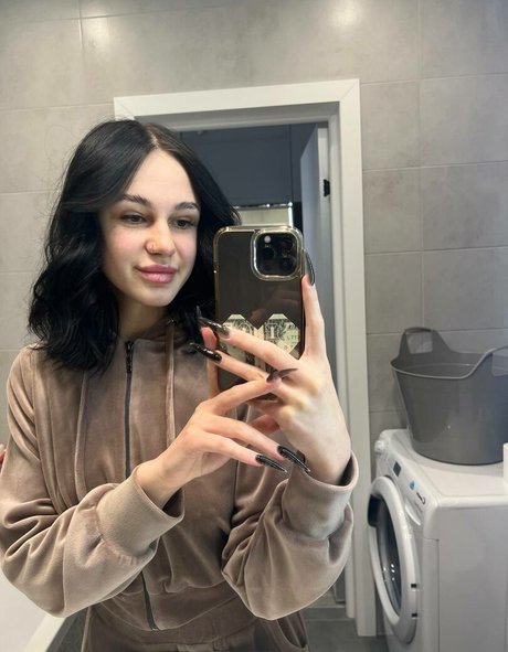 adelebee pornstar hd image