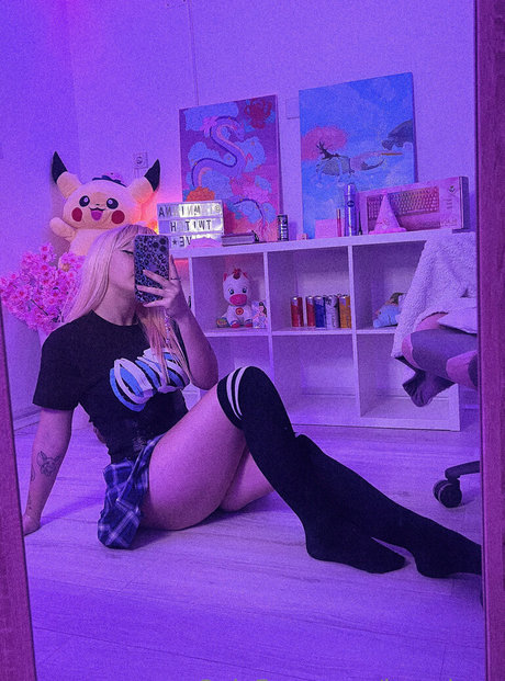 ninnauwu art model photo