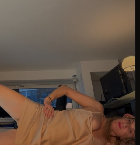 Marlingyoga hot star pic