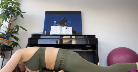 Marlingyoga porn actress archive