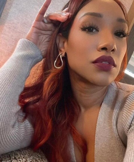 Candice Patton nice actress pictures