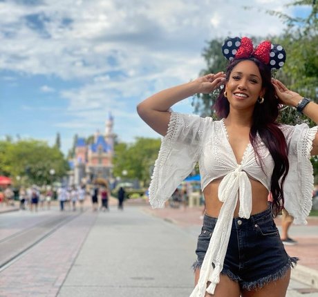 Candice Patton hd model picture