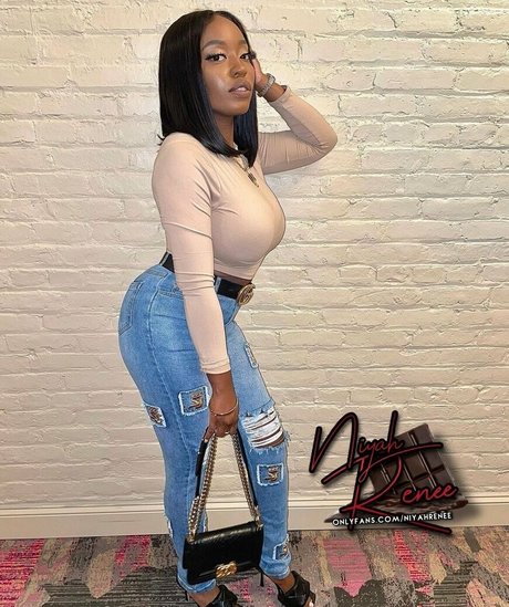 niyahrenee model images