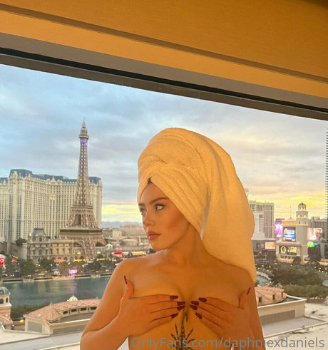 daphniexdaniels nudes model photo