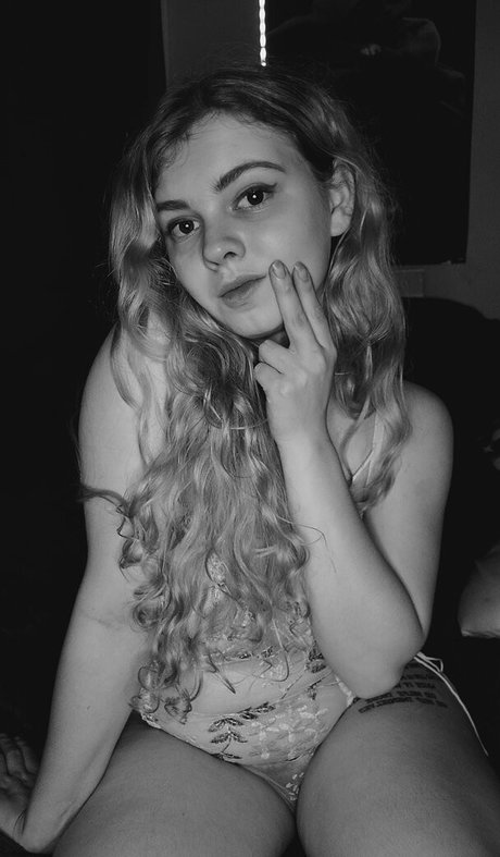 lyrictiana star naked photos