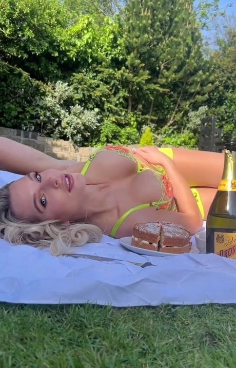 Helen Flanagan pornstar top photo