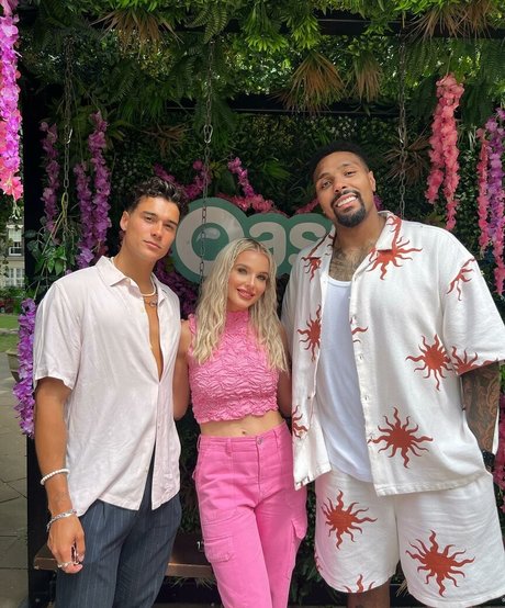 Helen Flanagan erotic actress images