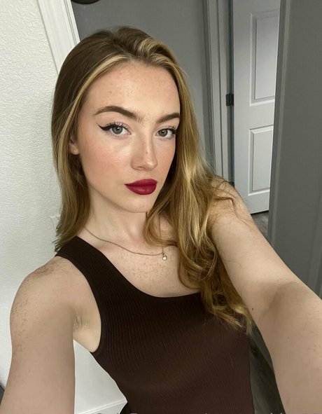 taratumbles perfect actress photo