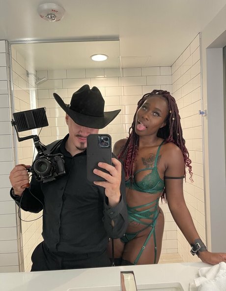 conquerhermind nice model pic