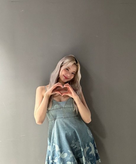 WomenK pop nude model photos