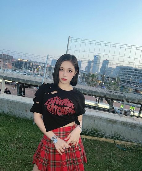 WomenK pop model high quality image