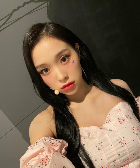 babe brunette onlyfans hot nude picture