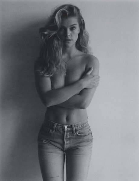 Nina Agdal star nice galleries