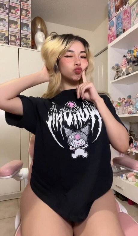 Rina Magi sexy actress gallery