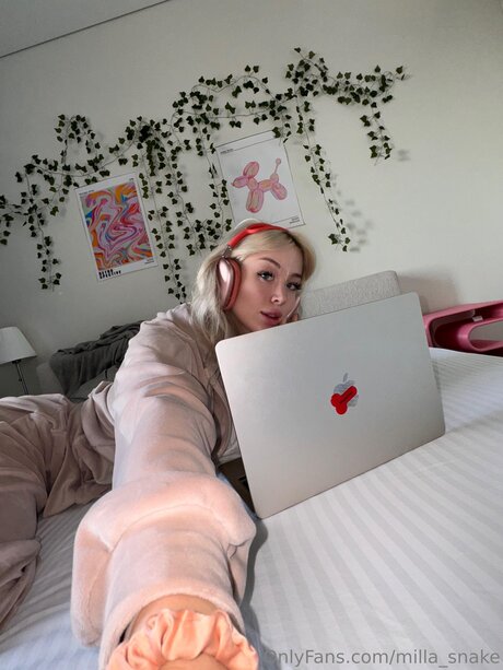 milla snake hd actress gallery