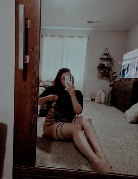 curvy babe onlyfans free xxx photo