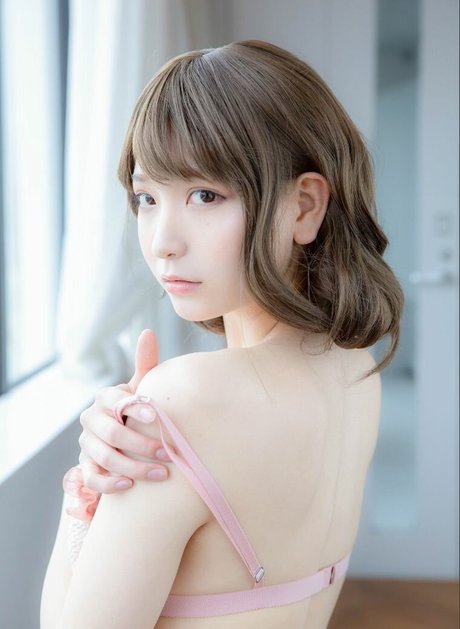 Marina Amatsu art actress gallery