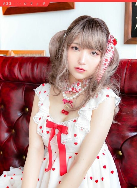 Marina Amatsu model erotic photos