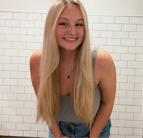 Anya Truax model pornographic pics