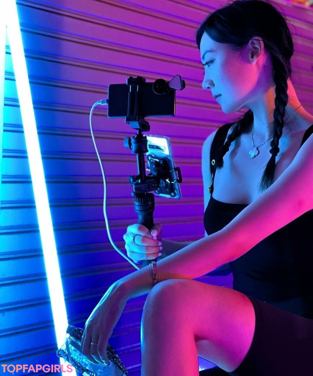 issfanfan star naked picture