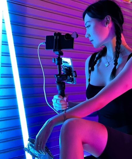 issfanfan star naked picture