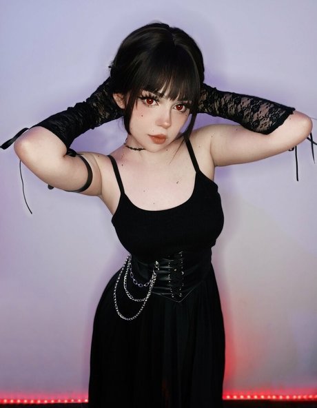 Melowo model naked images