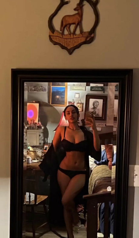 Aaliyeezy model beautiful image