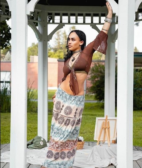 Aaliyeezy naked star picture