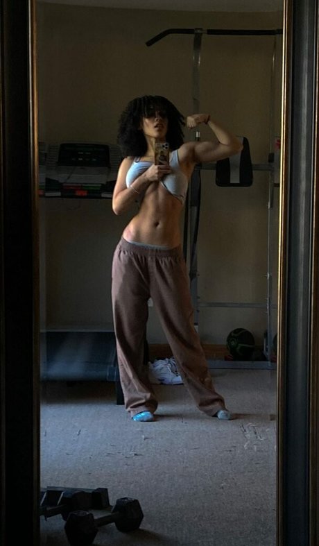 Aaliyeezy top actress photos