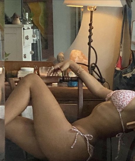 Aaliyeezy star perfect image