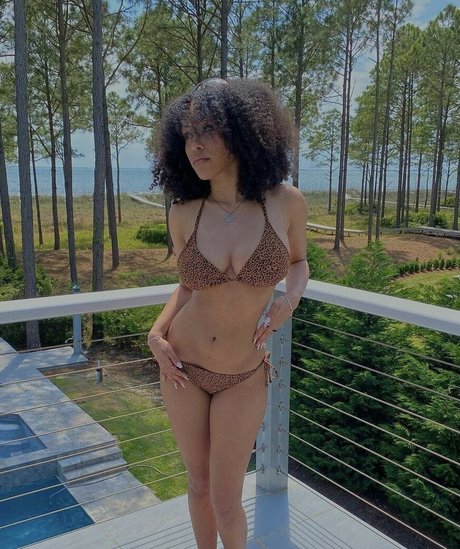 Aaliyeezy pornstar exclusive picture