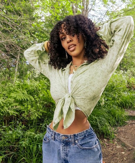 Aaliyeezy xxx star pics