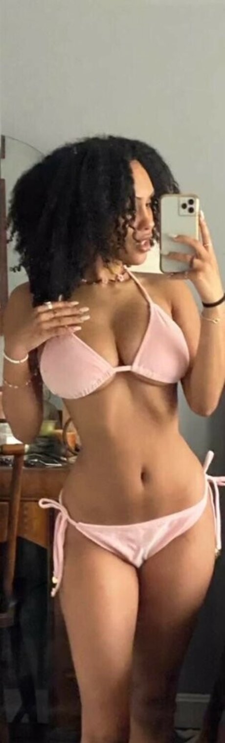 Aaliyeezy nice actress image