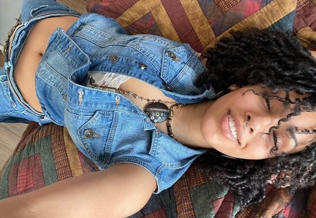 Aaliyeezy star pornographic pictures